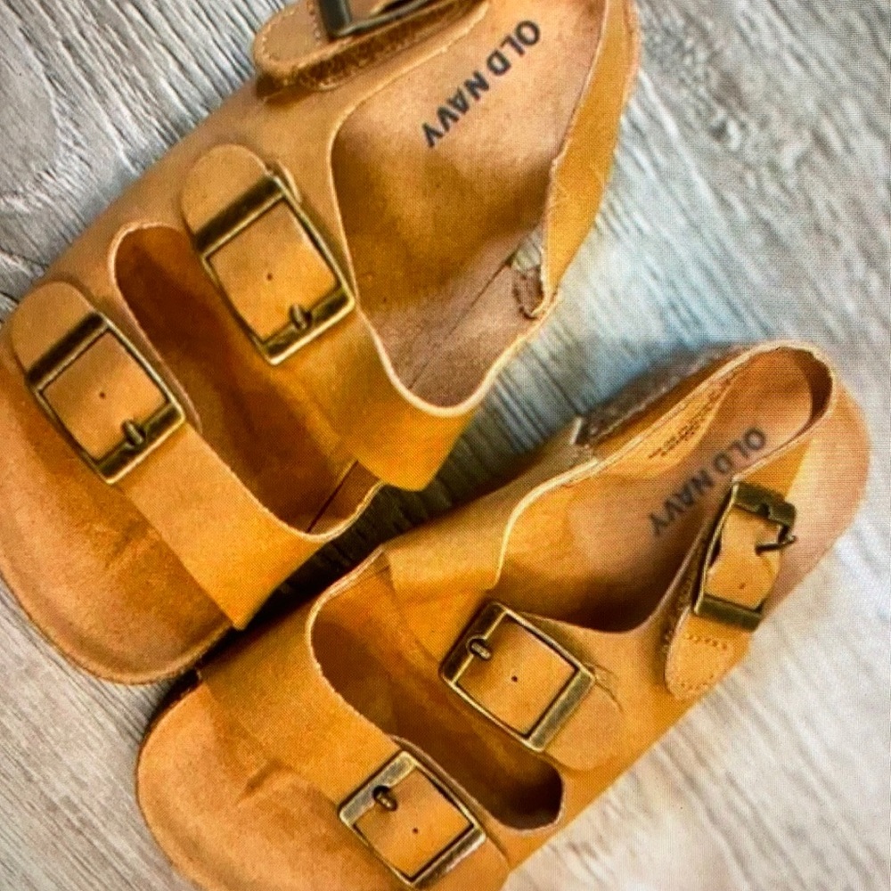 Kid’s toddler gender neutral brown shoes